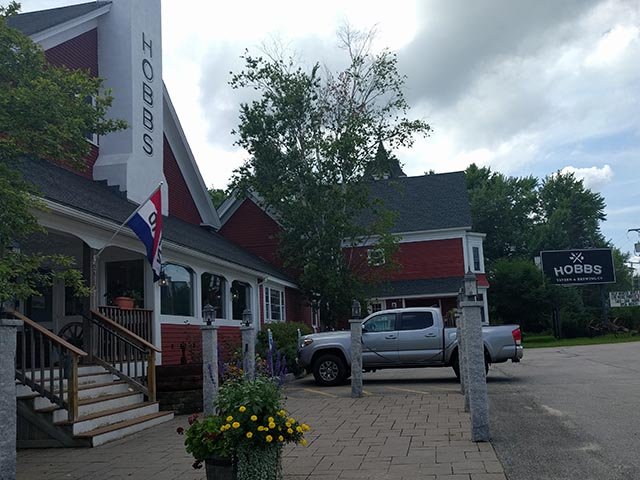Hobbs Tavern & Brewing Company in West Ossipee, NH (Lakes Region)