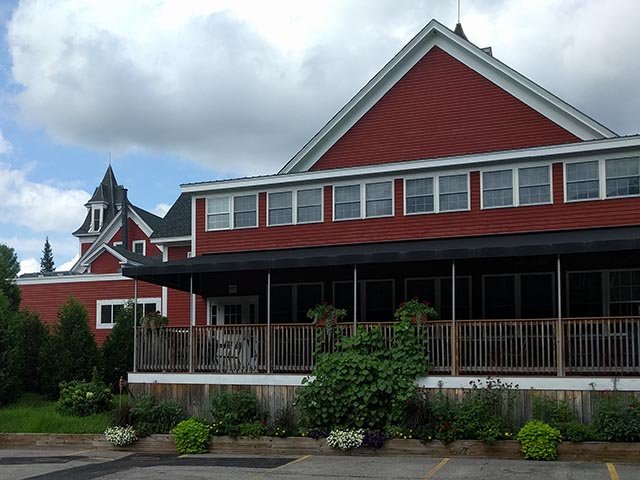 Outdoor seating at the Hobbs Tavern