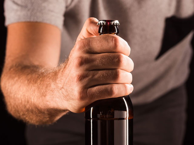 5 Easy Hacks To Open Beer Bottle Without Using An Opener